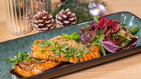 Marinierter Lachs angerichtet