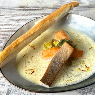 Fischsuppe vom Saibling mit Mini-Strudeln