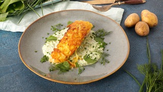 Lachsfilet mit Kartoffelkruste und Frankfurter Grüner Soße