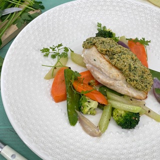 Hähnchenbrüste mit Kräuterkruste und Frühlingsgemüse