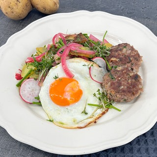 Frikadelle mit Bratkartoffelsalat