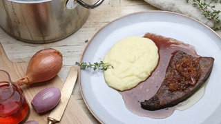 Gebratene Leber mit Essigschalotten und Kartoffelpüree