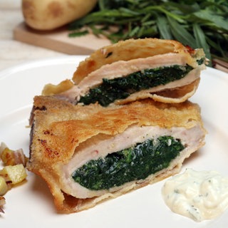 Gefülltes Schweinekotelett mit Kräutersauce