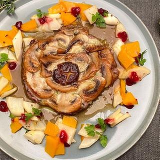 Rehschnitzel mit Pilzkruste und Herbstgemüse