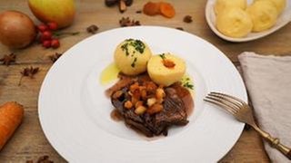 Sauerbraten mit Hagebutten-Knödeln