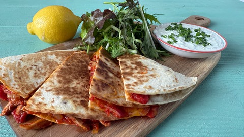 Hähnchen-Tortillas mit Joghurt-Dip