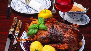 Gänsebraten mit Rotkohl und Klößen