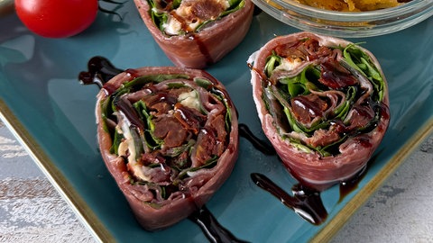 Italienische Schinkenröllchen