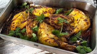 Gebackenes Hühnchen in Joghurt-Marinade mit Koriander-Reis
