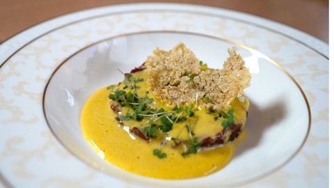 Büffeltartar mit Miso-Eigelb