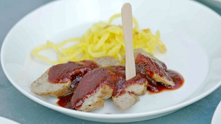 Pommes und Currywurst