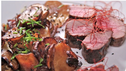 Rehrücken vom Beefer mit Topinambur von der Reb-Glut