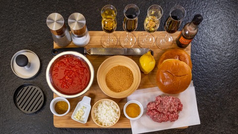 Rezept für Burger Patties: Die Zutaten um Burger-Patties und Gewürz-Ketchup selber zu machen.