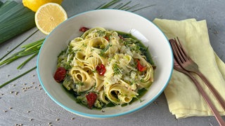 Bandnudeln mit Lauch-Senfkornsoße