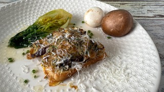 Überbackener Pilz-Toast mit karamellisiertem Romanasalat