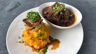 Rindergulasch mit Kartoffel-Kürbispüree