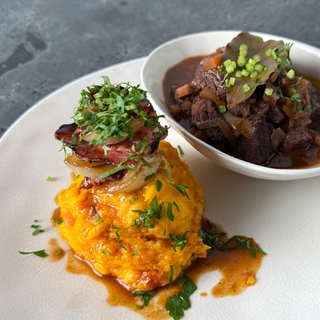 Rindergulasch mit Kartoffel-Kürbispüree