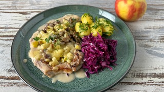 Überbackene Schnitzel mit Äpfeln und Maronen