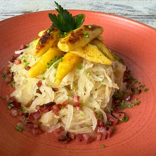 Schupfnudeln (Buabaspitzle) mit Weinsauerkraut 
