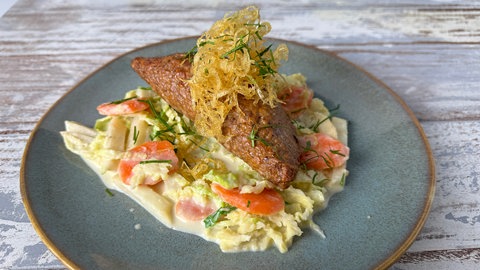 Hackfleisch-Omelette mit Wintergemüse und Kartoffelstroh