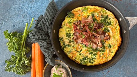 Tortilla mit Suppengemüse und Speck