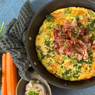 Tortilla mit Suppengemüse und Speck