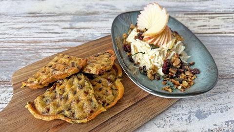 Kartoffel-Lauch-Puffer mit Apfel-Sellerie-Salat