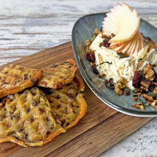 Kartoffel-Lauch-Puffer mit Apfel-Sellerie-Salat