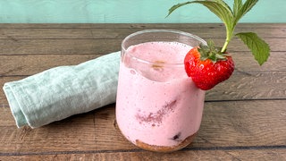 Frühlings-Erdbeer-Latte