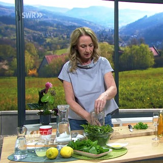 Zubereitung eines Waldlikörs