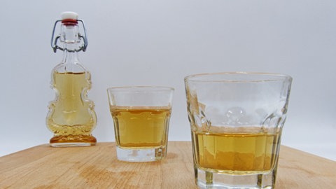 Aus Hagebutten lässt sich auch Likör machen.