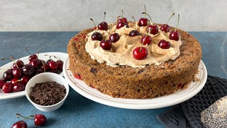 Badischer Kirschplotzer mit Gewürzsahne