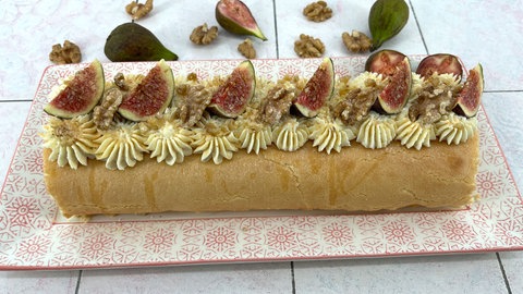Biskuitrolle mit Mascarpone-Creme und Feigenmus
