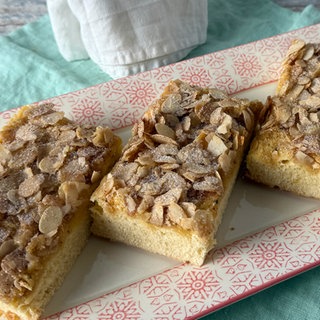 Hamburger Butterkuchen mit Marzipan und Mandeln