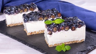 Kuchen ohne Backen: Fruchtige Heidelbeer-Schnitte