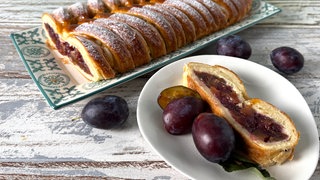 Zwetschgen-Plunder-Strudel