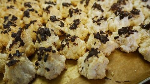 blech mit markronen mit schokostreifen