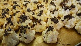 blech mit markronen mit schokostreifen