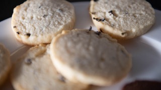 Wunderkekse mit Lavendelblüten und Meersalzflocken