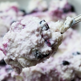 Antientzündlicher Gewürzquark mit Heidelbeeren