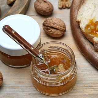 Kürbis-Aufstrich mit karamellisierten Walnüssen