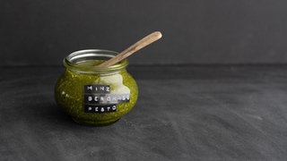 Bergkäse-Minze-Pesto