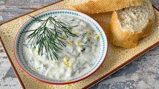 Zaziki (Tsatziki) mit Dill und Knoblauch