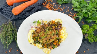 Brokkoli-Frikadellen mit Linsensalat und Joghurt-Dip