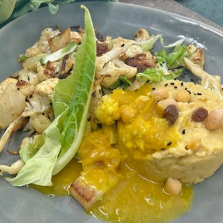 Gebratener Blumenkohl mit Kichererbsen-Püree