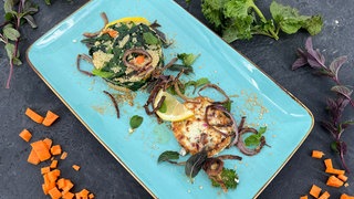 Gemüse-Couscous mit gebackenem Schafskäse