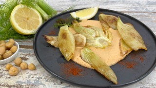 Geröstete Fenchelspalten mit Hummus-Creme