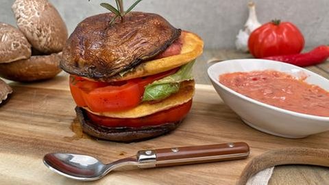 Portobello-Burger mit Ochsenherztomate und Linsenpatty