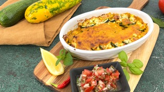 Zucchini-Gratin mit Tomaten-Salsa