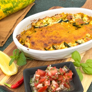 Zucchini-Gratin mit Tomaten-Salsa